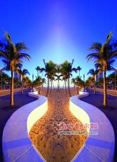 蓝色褶皱露肩上衣搭配白色牛仔裤，展现完美身材，你学会了吗？游戏画面