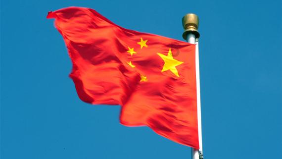 #女子称在银行取5000元现金被刁难#上热搜！网友：两小时效率也太低了