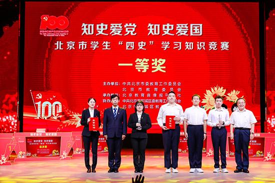 哨兵被队友遗忘,深埋地下9年,发现时已双目失明,仍守着军需库