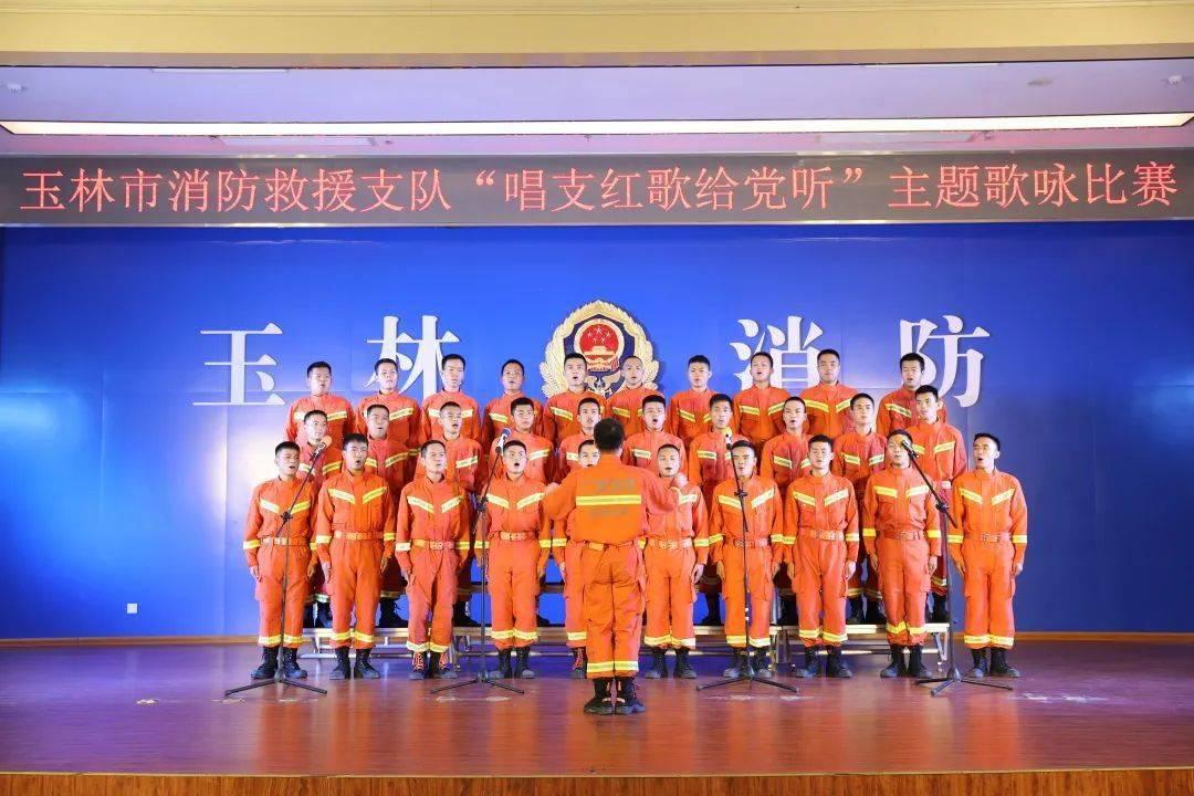 知名女星司机在高速上倒车，跟车粉丝竟效仿