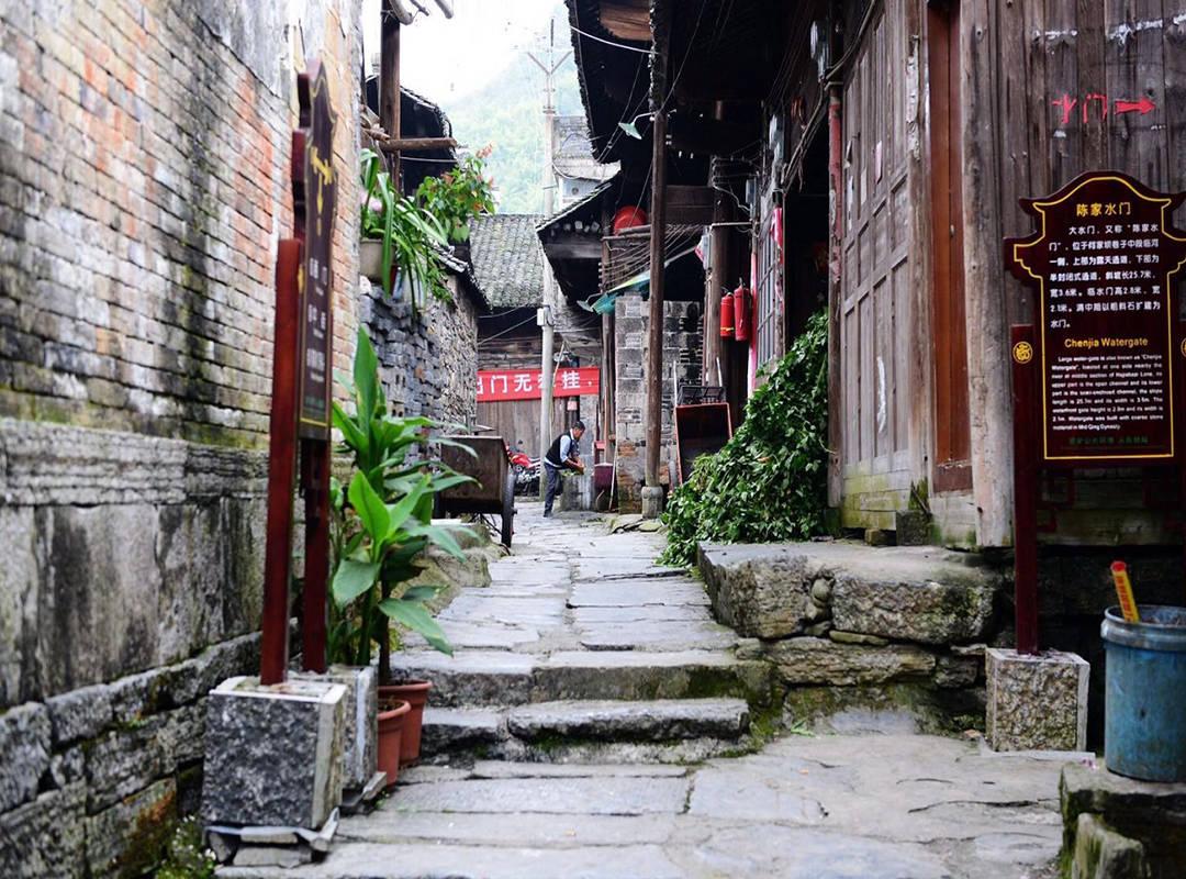 标准晚报：西汉姆领跑菲利普斯争夺战，球员未来下周定