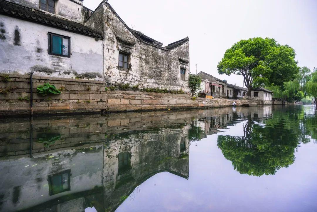 上升的白气球