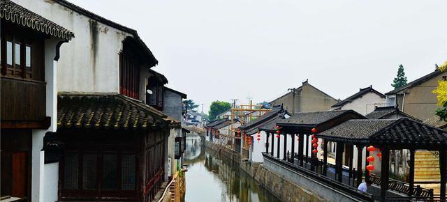 逃离违建房屋